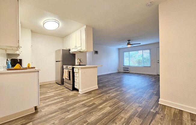 3 beds, 2 baths, $3,025, Unit 59