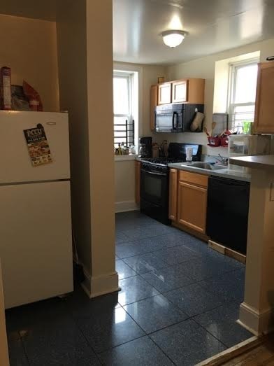 3 beds, 1 bath, 1,425 sqft, $1,595, Unit 4815-B2