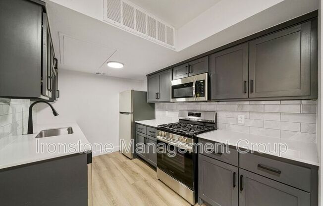 4521 E 31 ST