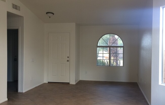 Beautiful 3 bedroom 2 bath North Phoenix home Under market rate! Available after June 1st!