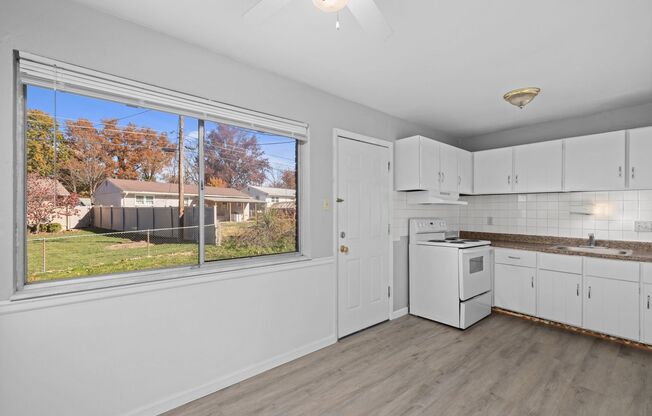 2 beds, 1.5 baths, 830 sqft, $1,300, Unit 9774 Lynntown Court