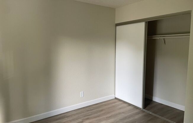 2 beds, 1 bath, 950 sqft, $2,100, Unit 82