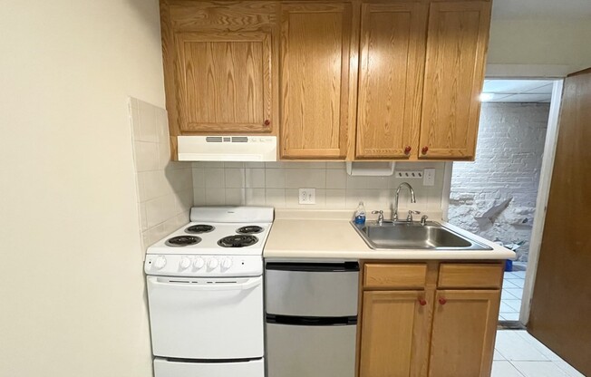 Studio, 1 bath, 325 sqft, $2,050, Unit 2