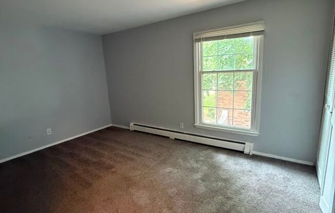 2 beds, 1 bath, 725 sqft, $1,400, Unit 12RW-4