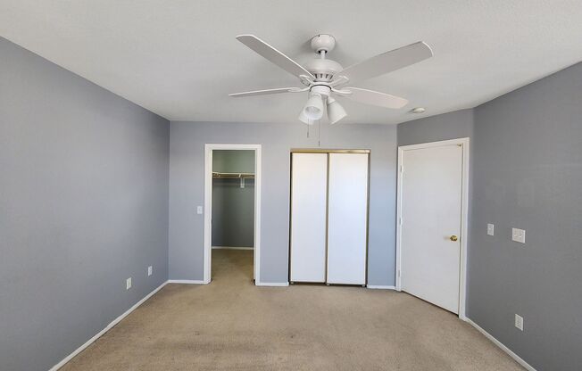 HENDERSON: 3 bed/2.5 bath Townhome with Spacious Kitchen, Private Backyard, Large Primary Suite & 2 Car Garage