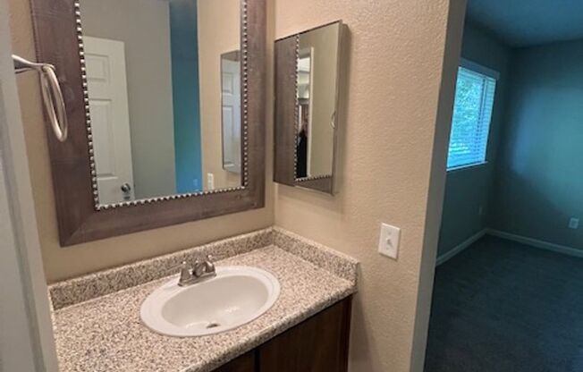 1 bed, 1 bath, 700 sqft, $1,555, Unit 84