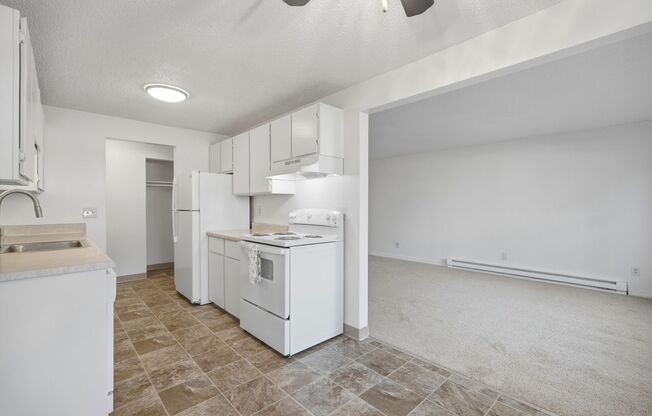 2 beds, 1 bath, 1,000 sqft, $1,275, Unit 11