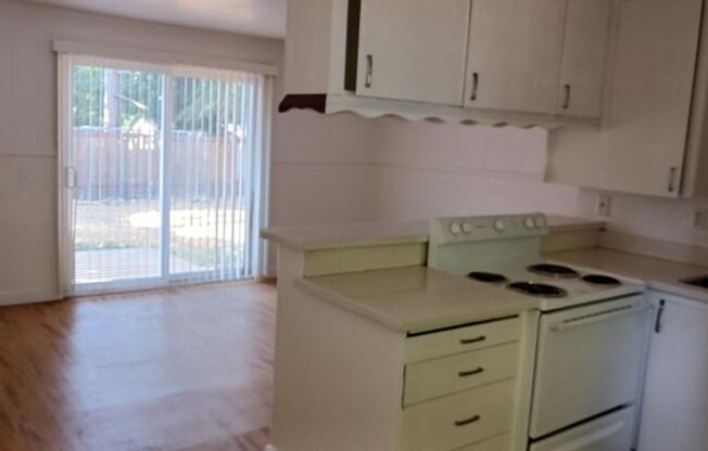 2 beds, 1 bath, 550 sqft, $1,350