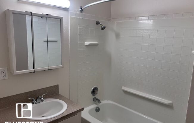 2 beds, 1.5 baths, 920 sqft, $1,595, Unit 42
