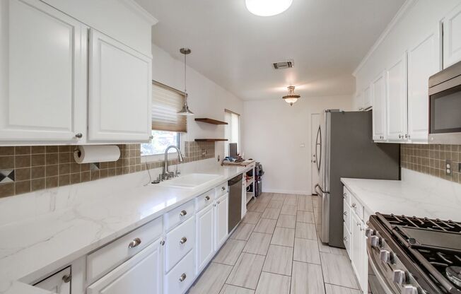 Wonderful SINGLE FAMILY HOME in DEL CERRO