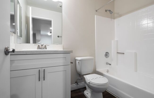 2 beds, 2 baths, 954 sqft, $2,895, Unit 202