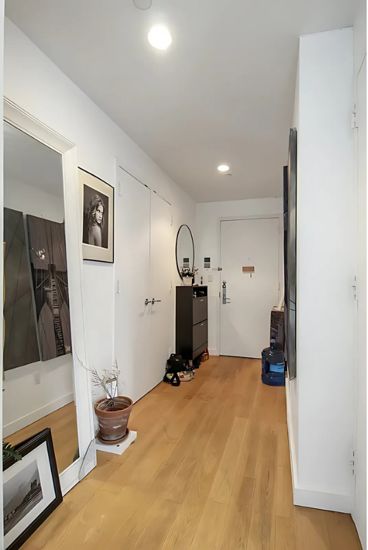 517 W 46 ST