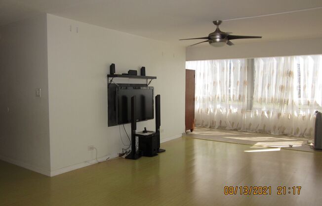 Large, Sunny, 11th Floor Condo W/Ala Wai/Mountain View, in Secure Building