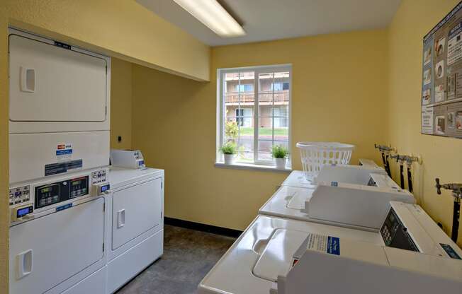 Hunt Club Apartments Laundry Room