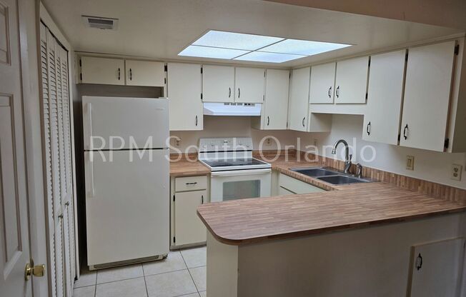 Great location! 2nd floor condo in Winter Garden