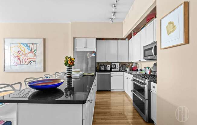 Studio, 1 bath, 990 sqft, $8,000, Unit 8K