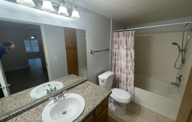 2 beds, 2 baths, $1,350, Unit UNIT 1056
