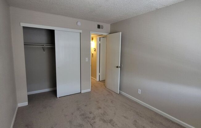 2 beds, 1 bath, $1,550, Unit 18