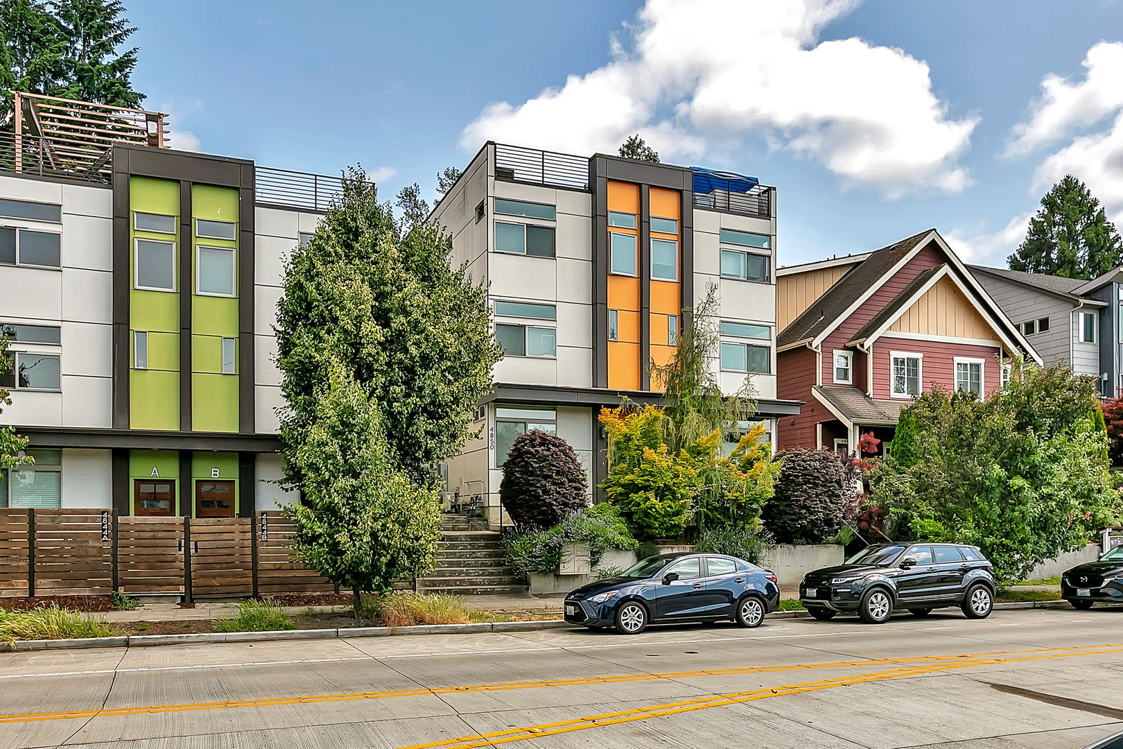 Modern Townhouse with Rooftop Deck & Bay Views!