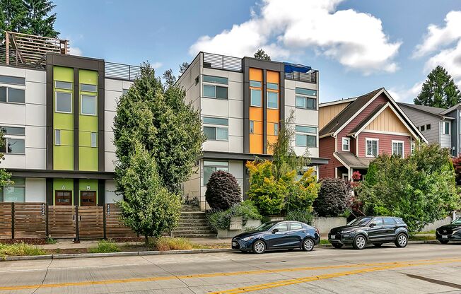 Modern Townhouse with Rooftop Deck & Bay Views!