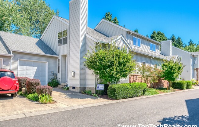 Delightful 3 Bed | 2.5 Bath Townhome | Beaverton | Minutes to Shopping, Dining & Parks | Prime Location