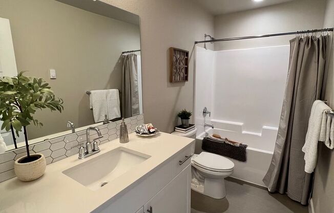 Leasing Special: $500 off November Rent