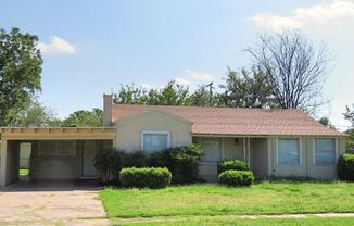 Discover Comfort & Convenience in this Charming Lubbock Home!