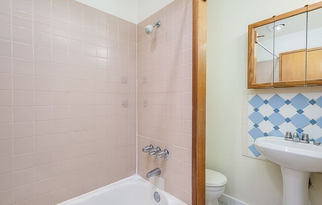 Studio, 1 bath, 400 sqft, $1,195, Unit C17