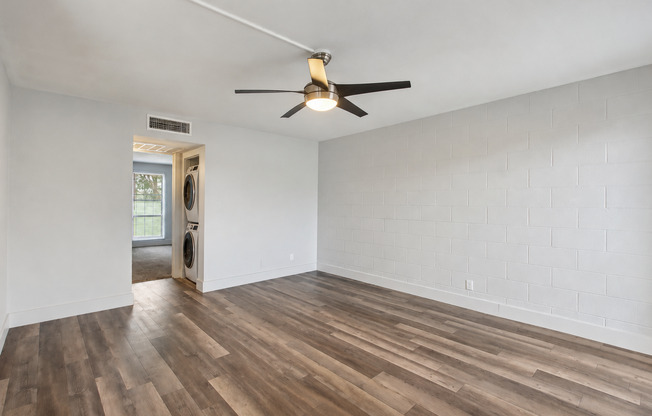 2 beds, 1 bath, 748 sqft, $1,749, Unit E67