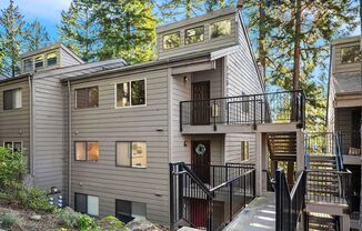 Bellevue Condo in Cherry Crest Vista with Updated Kitchen