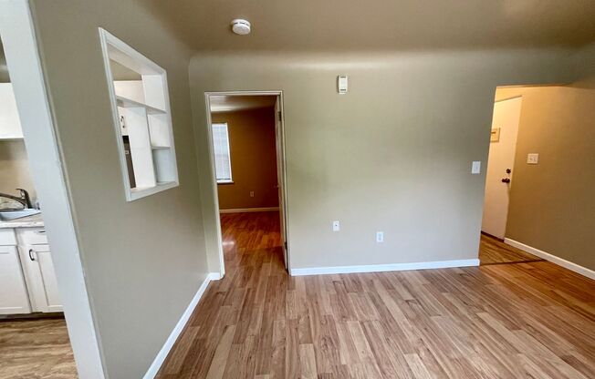 LOWER SOUTH HILL ONE BED NEAR HUCKLEBERRY'S MARKET