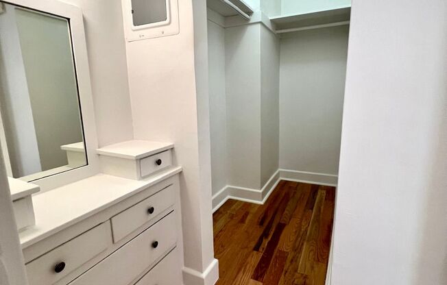 Studio, 1 bath, 400 sqft, $1,300