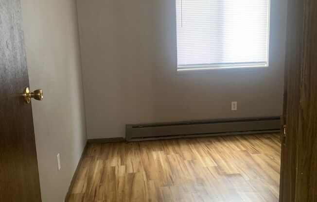 2 beds, 1 bath, $850, Unit 18