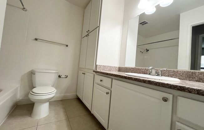 1 bed, 1 bath, $1,595, Unit 2212-05