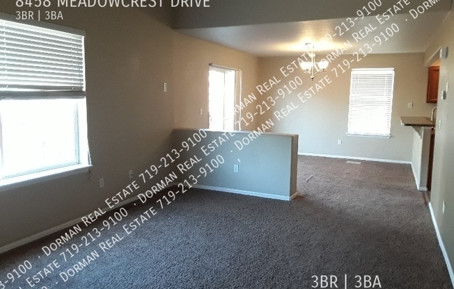 8458 MEADOWCREST DR