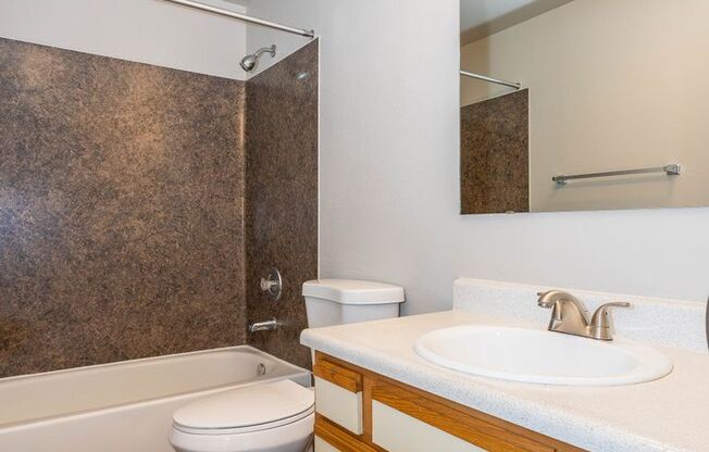 2 beds, 1 bath, 829 sqft, $1,700, Unit 125