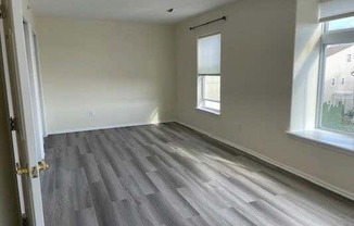 2 beds, 1 bath, $2,600