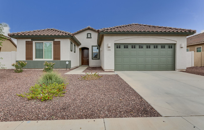 Contemporary Single Level 3 Bedroom + Den + 2 Bathroom + 2.5 Car Garage in Layton Lakes in Gilbert