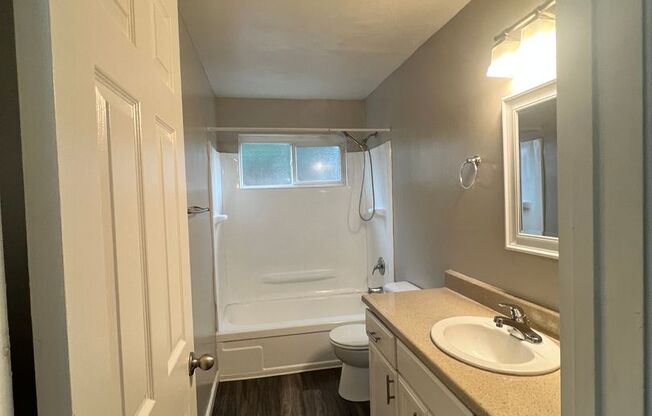 2 beds, 1 bath, 850 sqft, $2,450, Unit 10