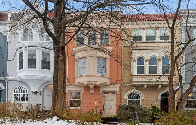 3 Bed 2.5 Bathroom - Capitol Hill Rowhome - Driveway For Parking