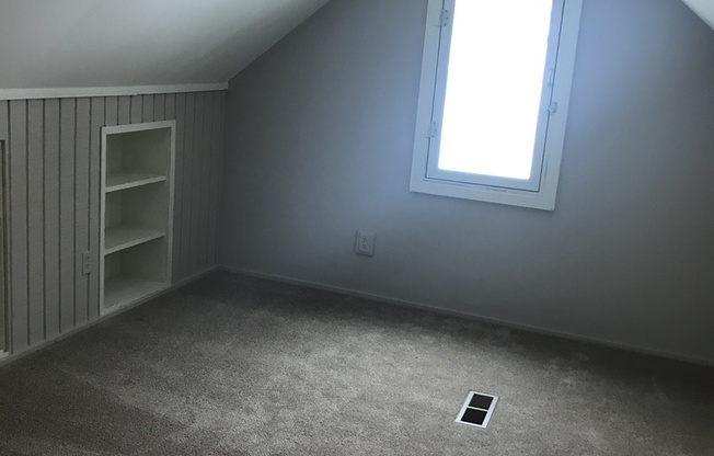 3 beds, 1 bath, $1,900