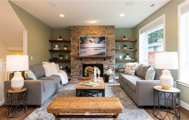 4 Bedroom Oversized Home in Mountlake Terrace- Office Space and Charging Station