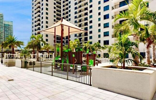 2 beds, 2 baths, 1,096 sqft, $4,550, Unit 999 SW 1st Ave # 1807