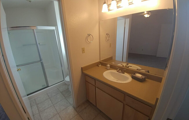 3 beds, 2 baths, 1,239 sqft, $2,015, Unit 1690-206