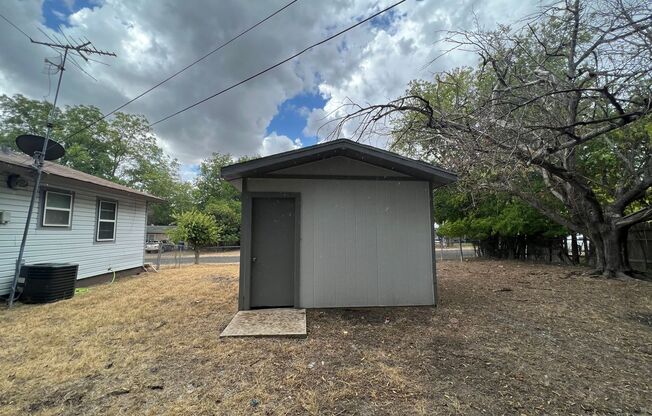 3 beds, 2 baths, $1,300