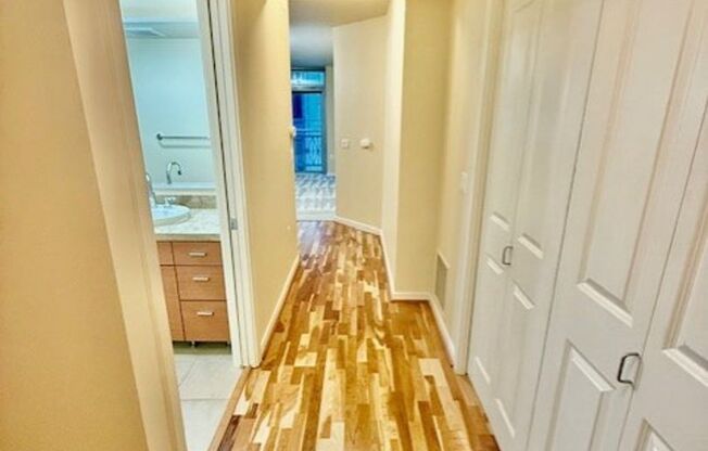 Cosmopolitan Condominiums ~ Downtown/South Lake Union