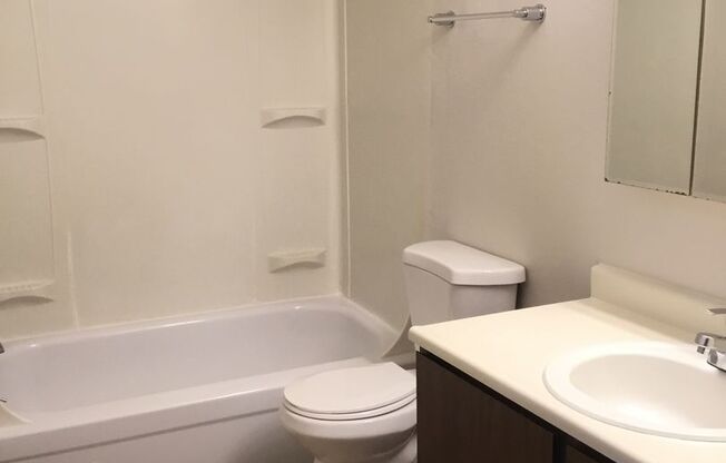 1 bed, 1 bath, 700 sqft, $1,175, Unit 30