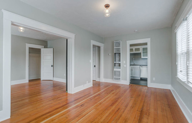 Nicely Renovated Top Floor Corner 1-Bed w/ FREE RENT!