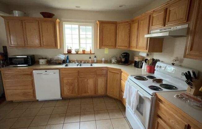 3 bedrooms, 1.5 bath Home with a Garage!