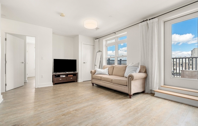 2 beds, 2 baths, 916 sqft, $3,900, Unit P3